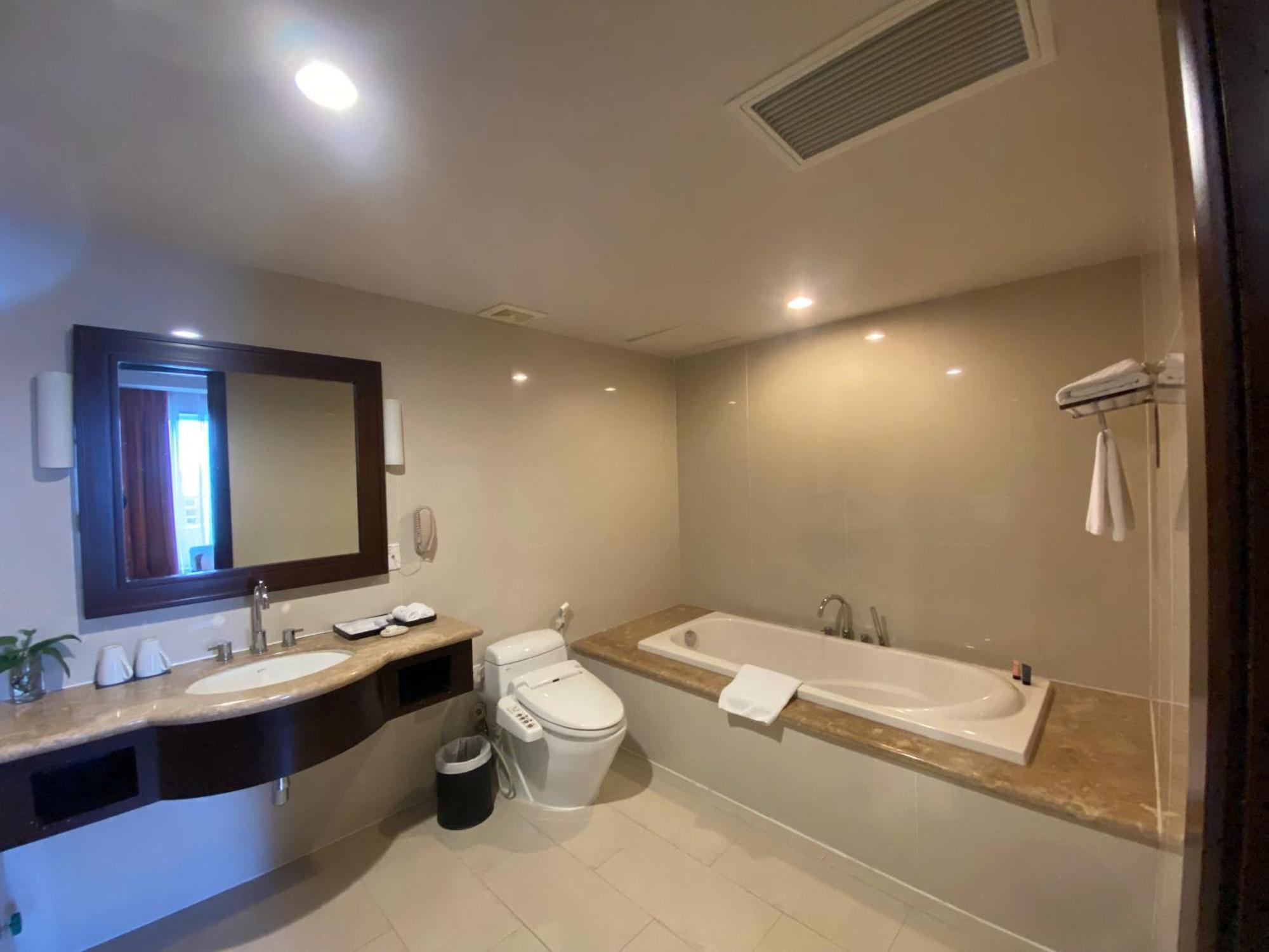 Muong Thanh Holiday Hue Hotel Szoba fotó
